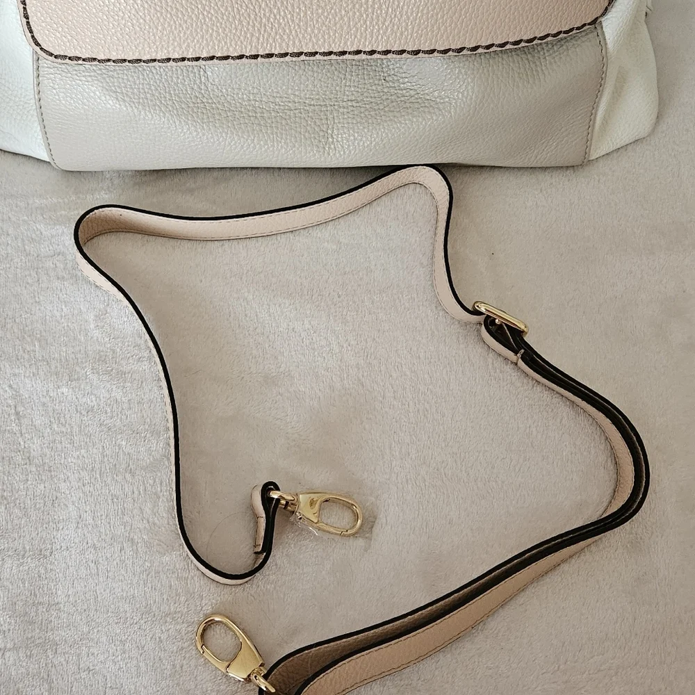 Plinio Visona Elegant Beige and Cream Women's Leather Handbag - Picture 5 of 6